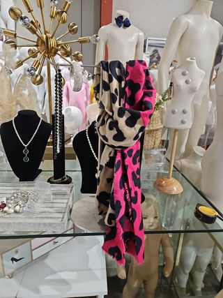 Expositor de hierro para complementos