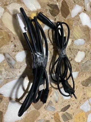 Playstation 4 slim con 2 juegos y un mando