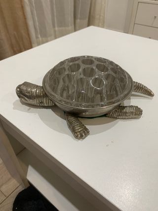 Tortuga de portalapices o violetero