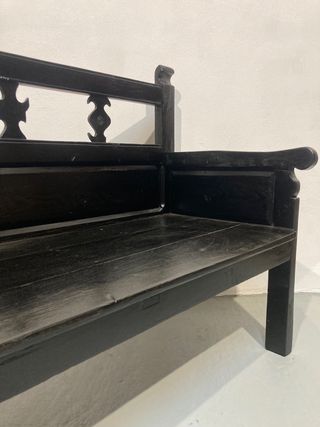 Antiguo banco restaurado lacado negro