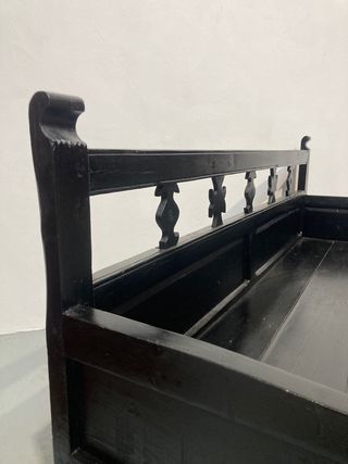 Antiguo banco restaurado lacado negro