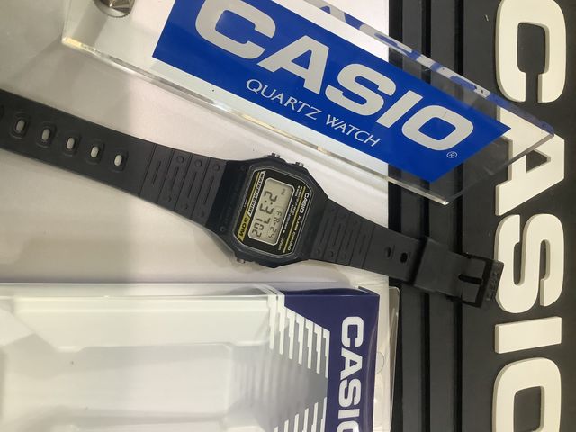 CASIO W 14 Amarillo "JAPAN Año 86" COLECCIONISTAS