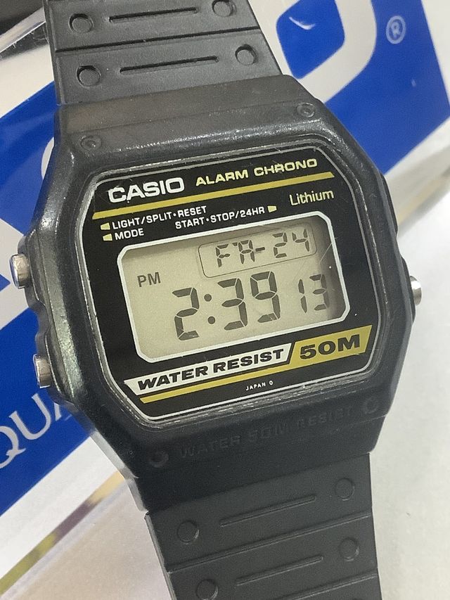 CASIO W 14 Amarillo "JAPAN Año 86" COLECCIONISTAS