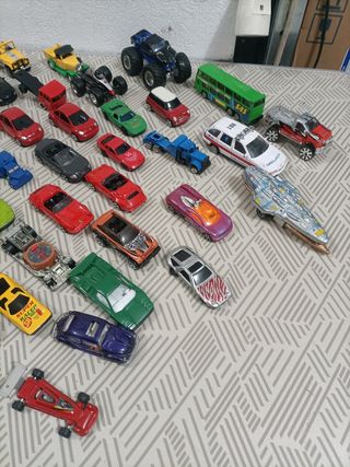 Lote de coches a escala