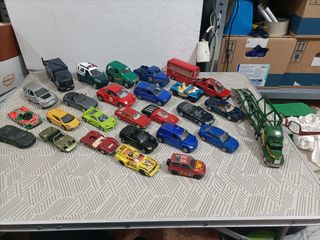 Lote de coches a escala