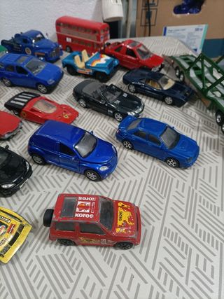 Lote de coches a escala