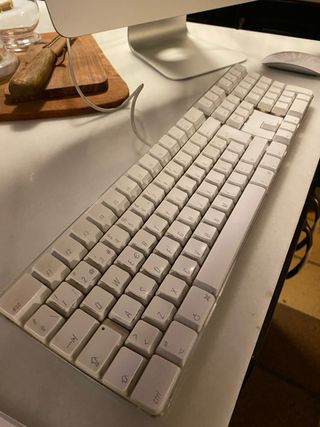 iMac 21.5” Intel Core i5 doble núcleo 1.6 GHz 