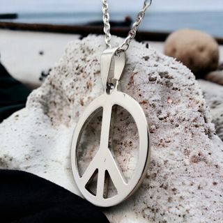 Colgante signo de la Paz en acero con cadena .