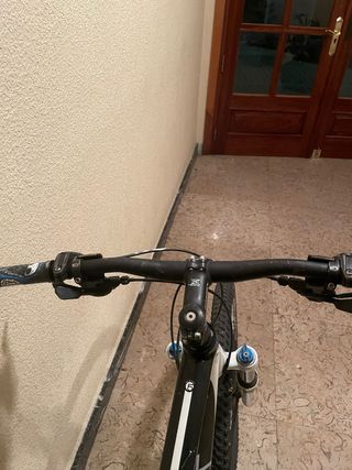 Bici de descenso ghost AMR 5900