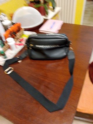 Borsetta nera sia elegante che sportiva