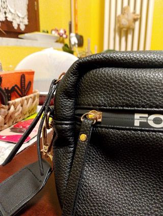 Borsetta nera sia elegante che sportiva