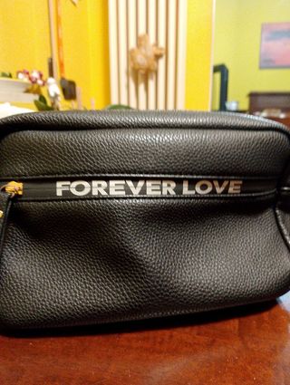 Borsetta nera sia elegante che sportiva