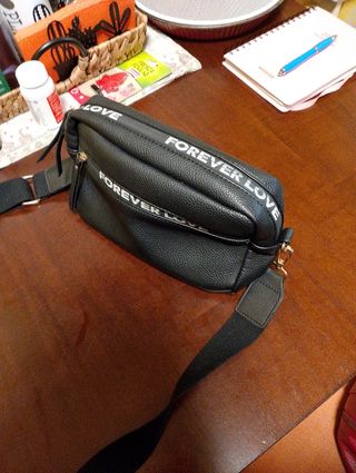 Borsetta nera sia elegante che sportiva