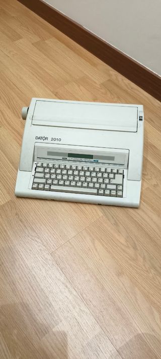 Máquina escribir eléctrica con pantalla 