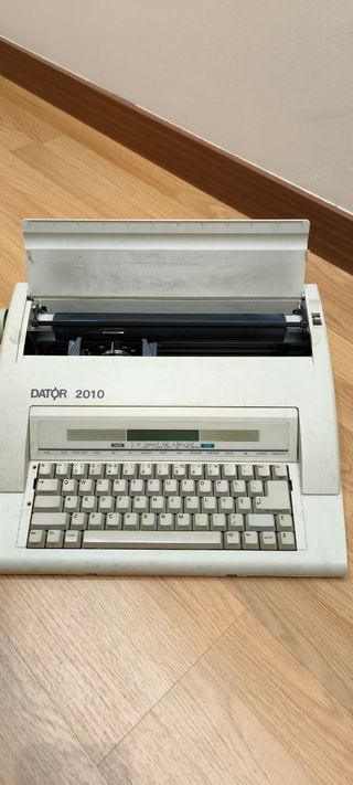 Máquina escribir eléctrica con pantalla 