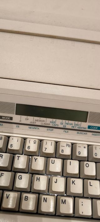Máquina escribir eléctrica con pantalla 