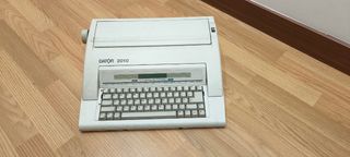 Máquina escribir eléctrica con pantalla 