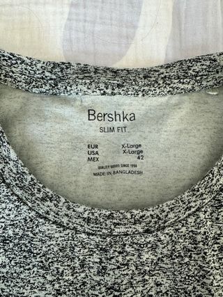 Camiseta Bershka con detalle estampado