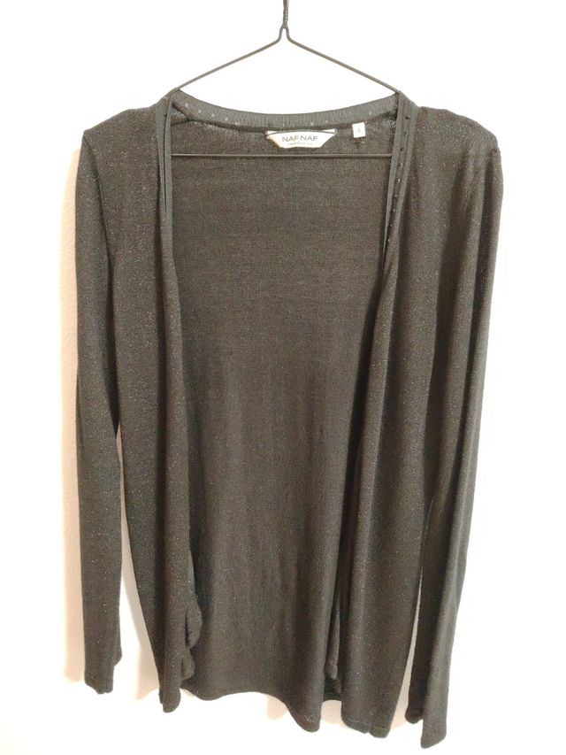 Jersey negro con brillo sutil