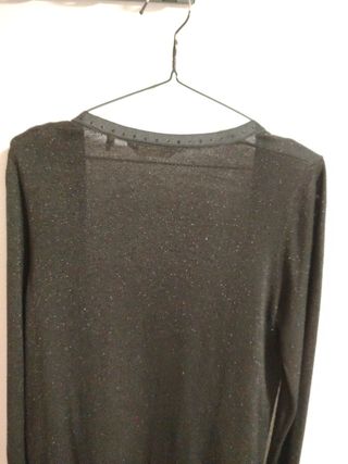 Jersey negro con brillo sutil