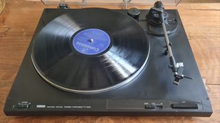 Plato tocadiscos Yamaha TT300
