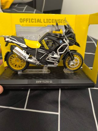 BMW GS1250R a escala 