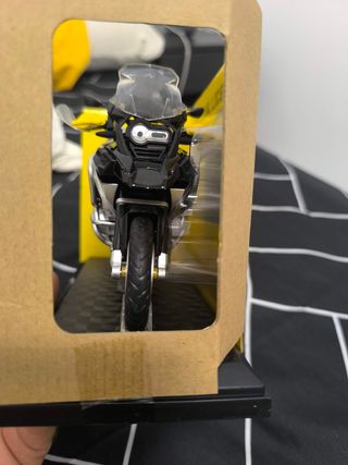 BMW GS1250R a escala 