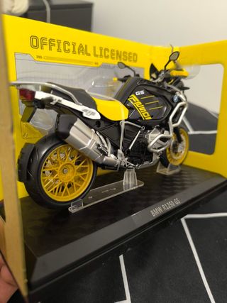 BMW GS1250R a escala 