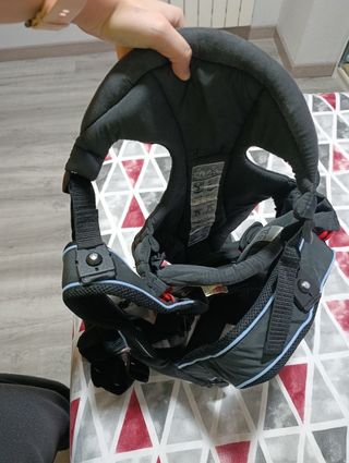 Mochila porteo bebé marca FisherPrice