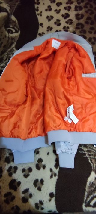 Chaqueta bomber nueva, sin etiqueta.