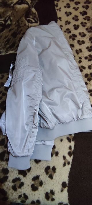 Chaqueta bomber nueva, sin etiqueta.