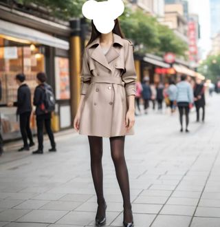 Trench de lujo y sexy con acabado perlado