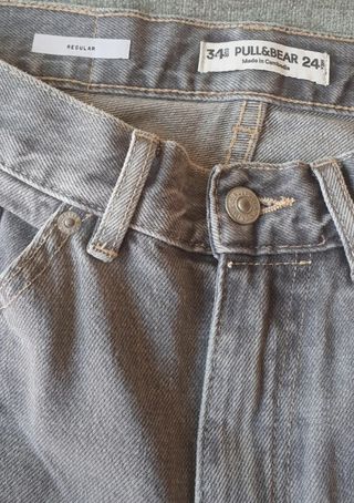 Pantalón vaquero gris. 