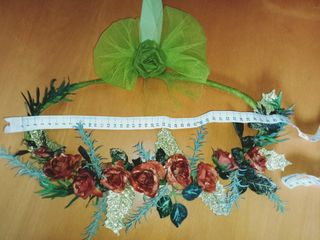 Ghirlanda ovale con roselline e glitter