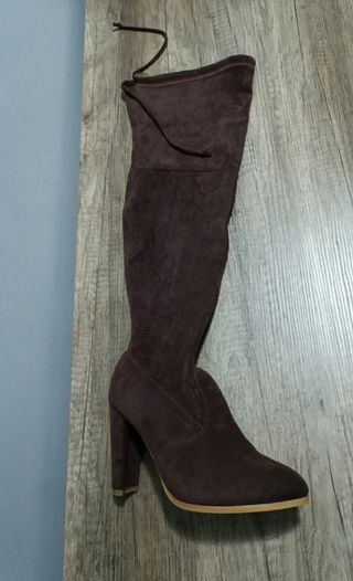 Botas marrones. Nuevas