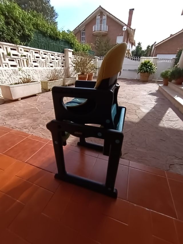 Trona convertible en mesa+silla