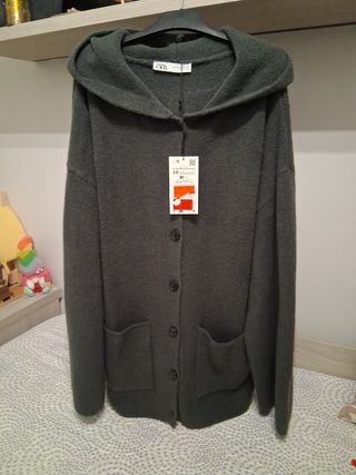 Chaqueta de lana con capucha