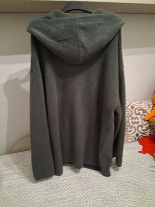 Chaqueta de lana con capucha