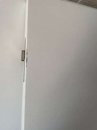 Puerta de madera blanca