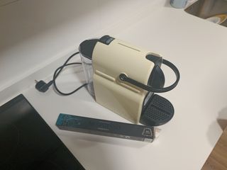 Cafetera Nespresso DēLonghi Inissia