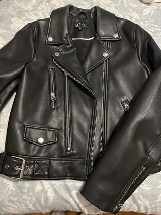 Cazadora biker efecto piel Zara