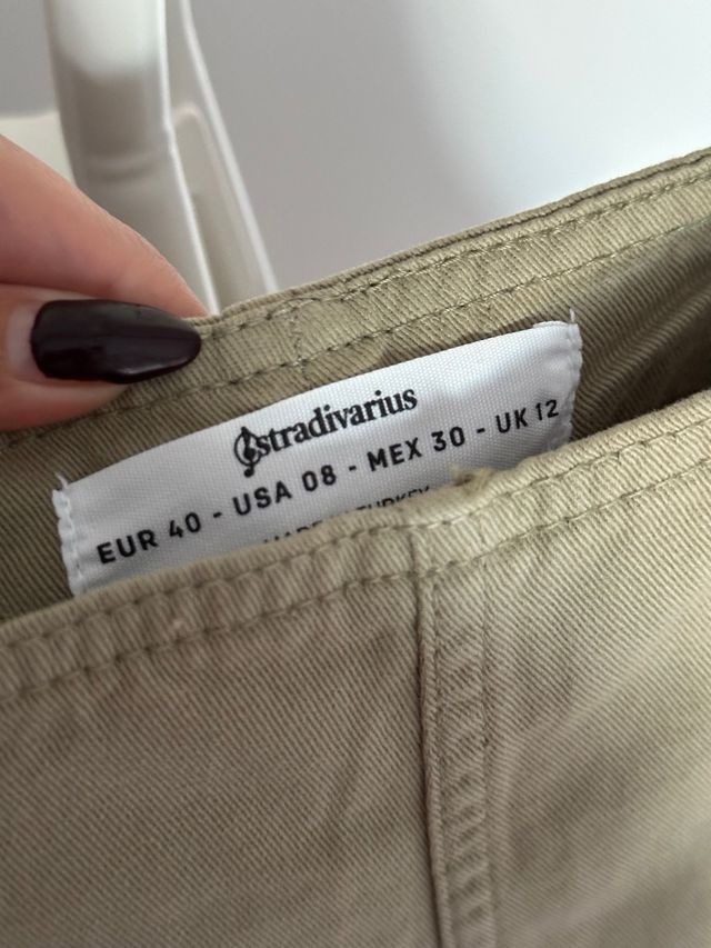 Mono / peto verde caqui de Stradivarius talla 40