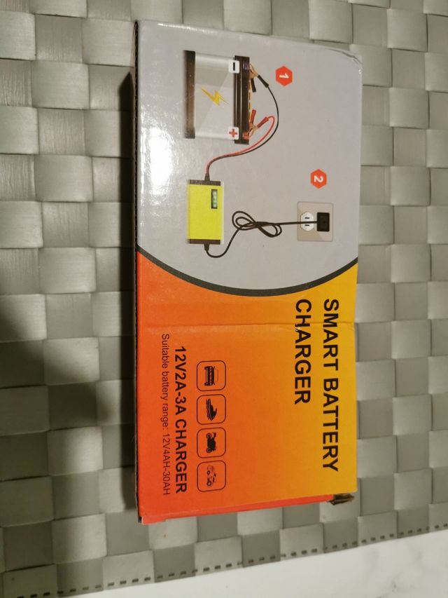 Cargador baterías de coche o moto