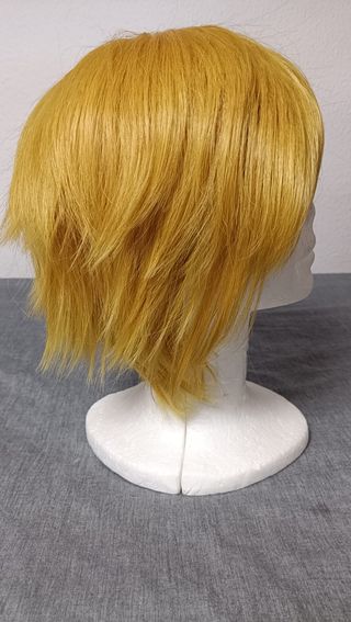 Peluca rubia de DokiDoki