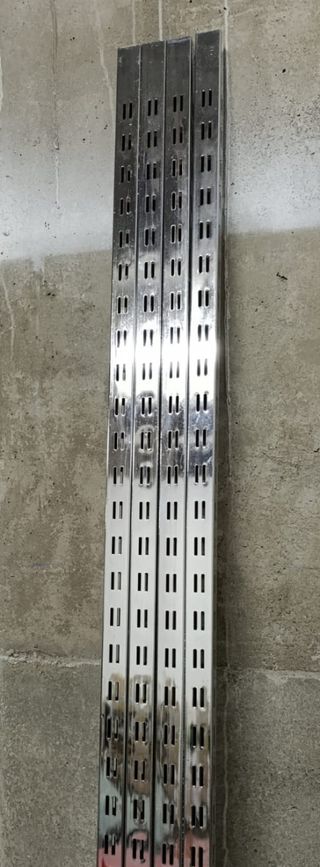 Estantería comercial con cremallera multiposicion