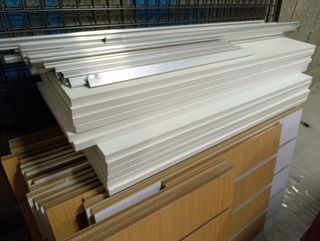 Estantería comercial con cremallera multiposicion