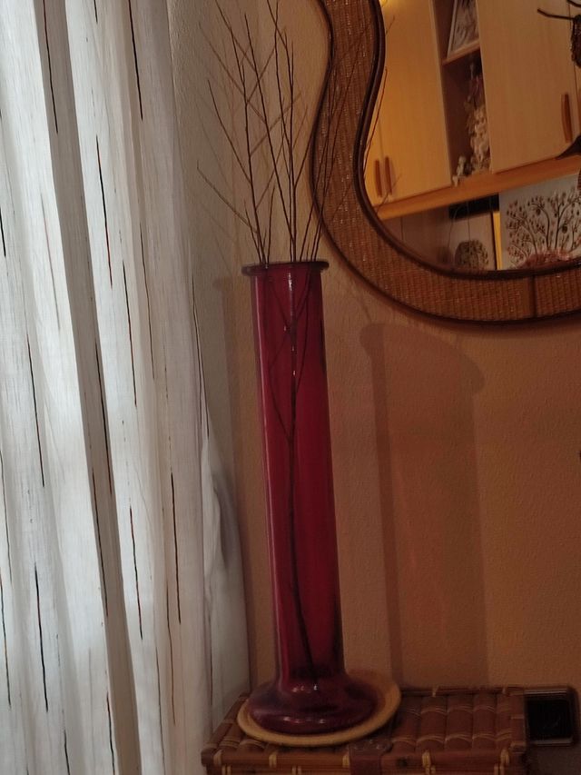 Jarrón Vidrio Alto Rojo,56Cmsx 15Cms Aproxim.