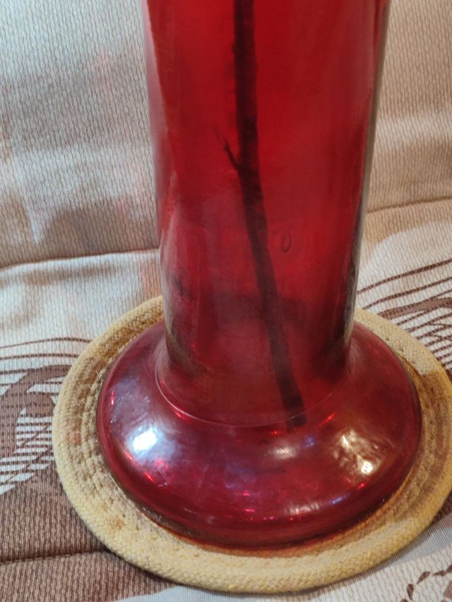 Jarrón Vidrio Alto Rojo,56Cmsx 15Cms Aproxim.