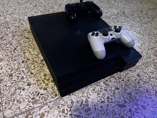 Play station 4 pro 1tb