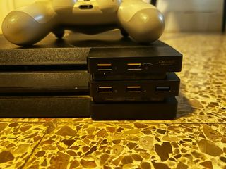 Play station 4 pro 1tb